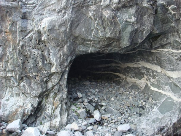 cave-feather-river-canyon