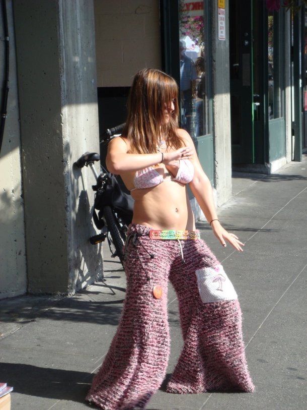 dancing-girl-pikes-place-seattle