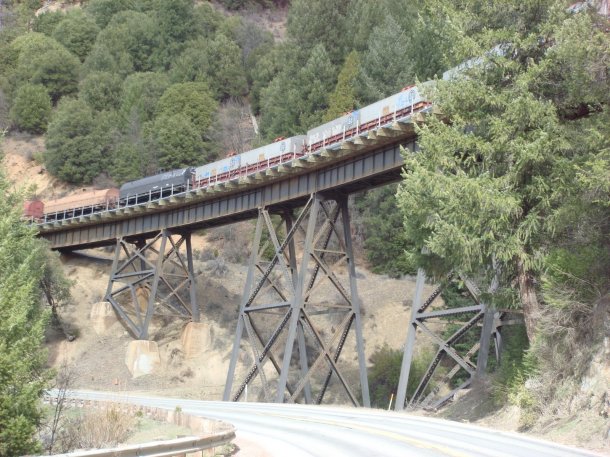 train-and-trestle-feather-river-canyon