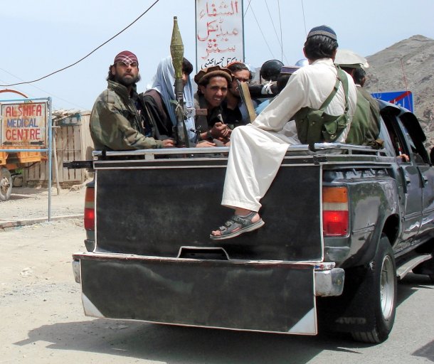 Pakistan-2008-Kyber-Pass-Lashkar-i-Islami-fighters