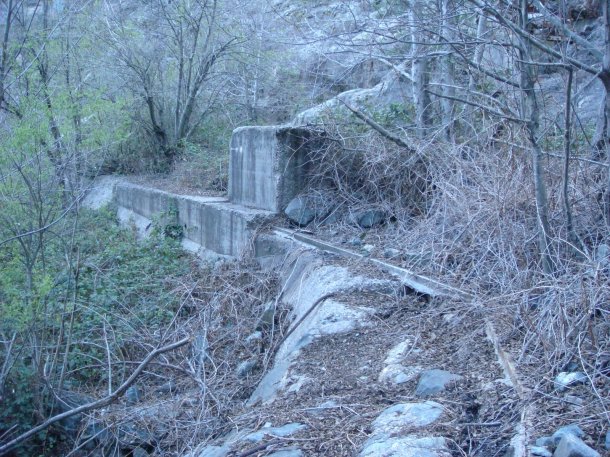 weir-bullards-bar-dam-yuba-county-california