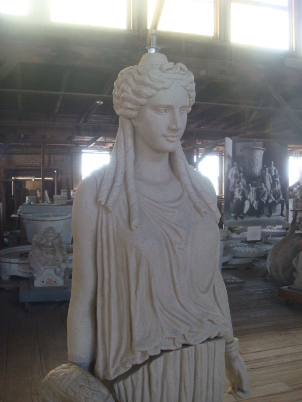 figurines-gladding-mcbean