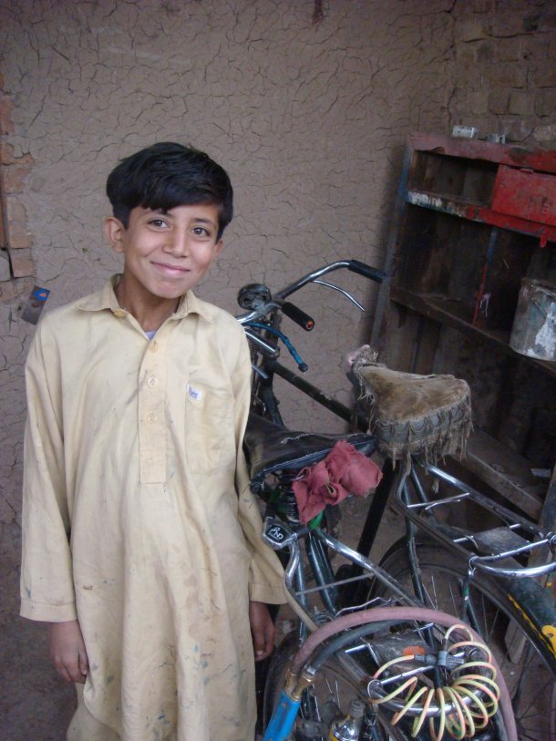 pakistan-truck-yards