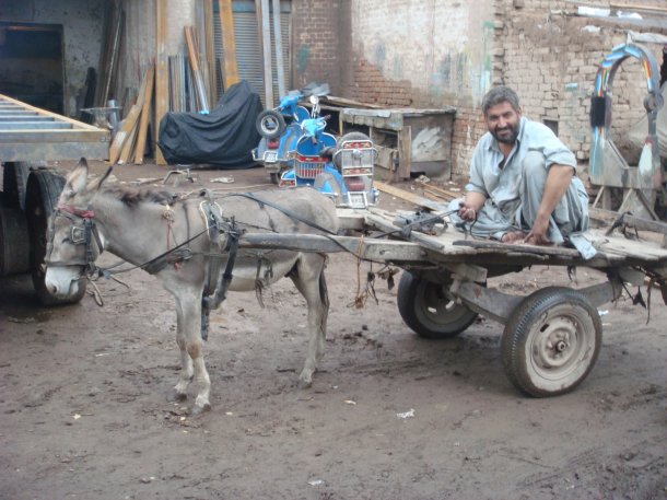 peshawar-truck-yards