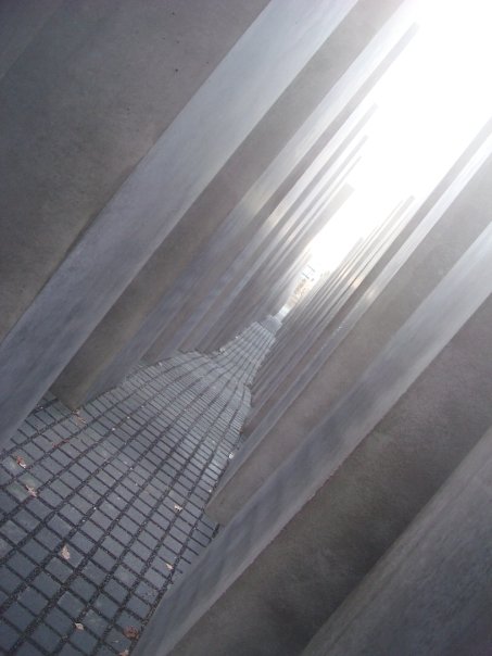 n563903375_972785_9030