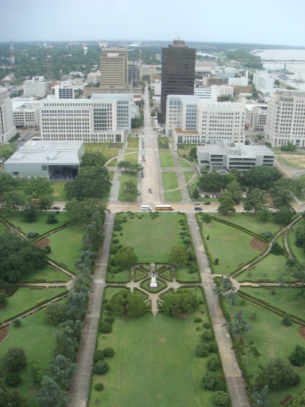 gardens-louisiana-state-capital-building