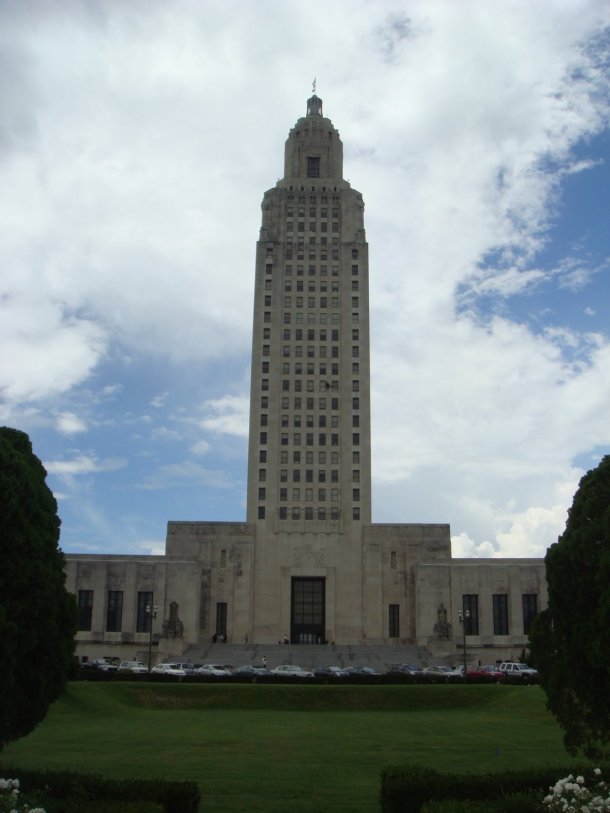 state-capital-building-louisiana-baton-rouge