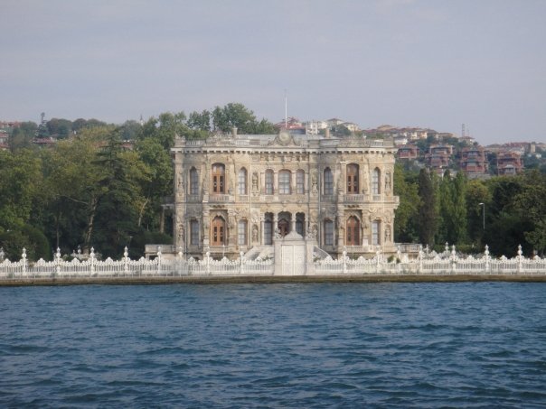 9935_141550243375_563903375_2484724_7945576_n