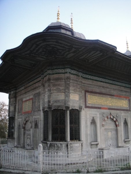 9935_141550323375_563903375_2484737_1971_n