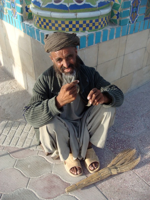land-mine-victim-blue-mosque-mazar-e-sharif