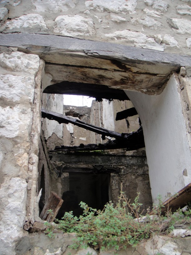 Pocitelj-bosnia-bombed-building