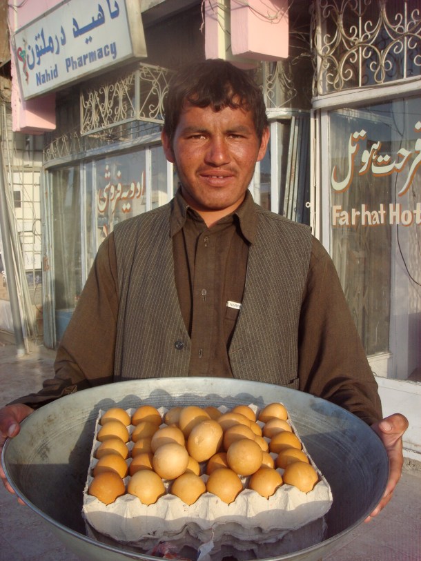 selling-eggs-mazar-sharif-afghanistan