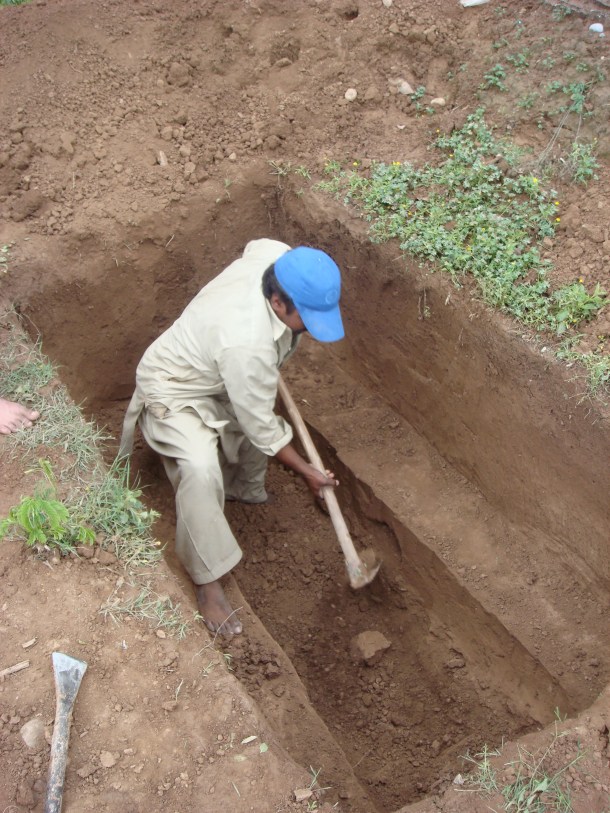 digging grave peshawar pakistan