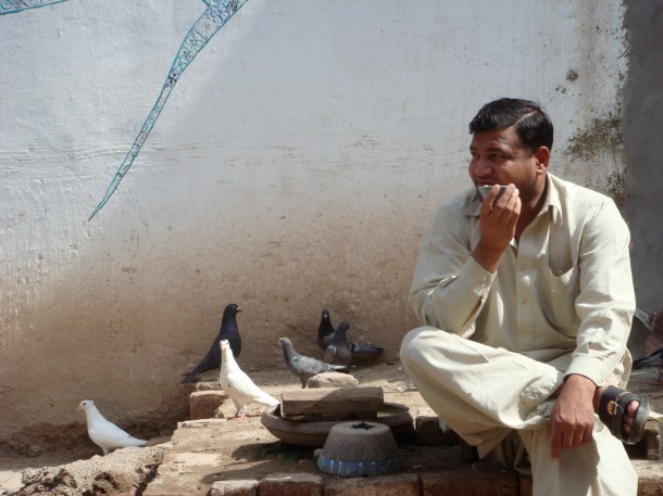 drinking-tea-pakistan