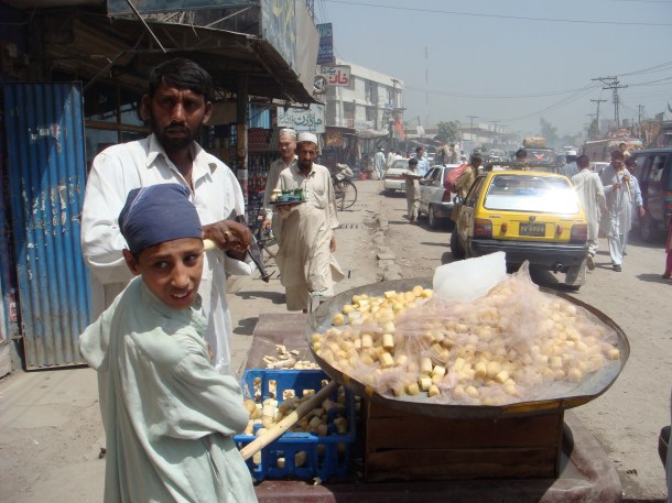 street-vendor-peshawar-pakistan