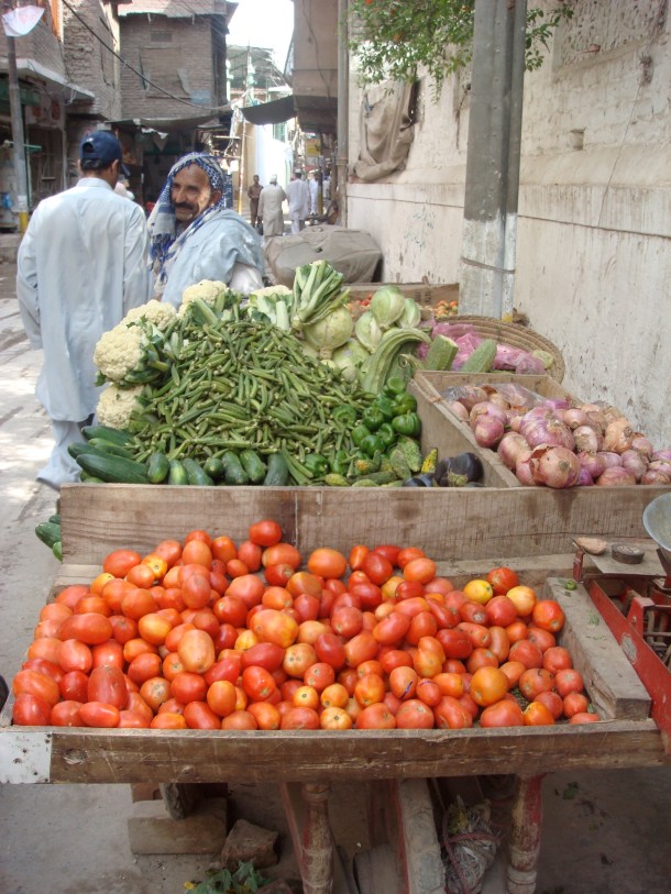 vegetable-seller-peshawar-pakistan