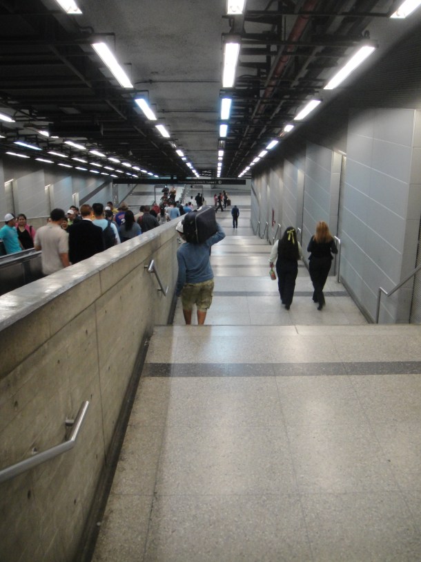 guy bribing cop story in venezuela