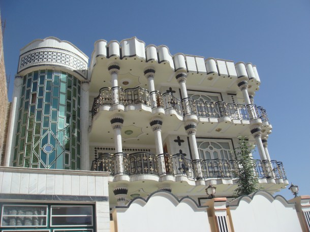 homes of the wealthy on the way to Gazar Gah