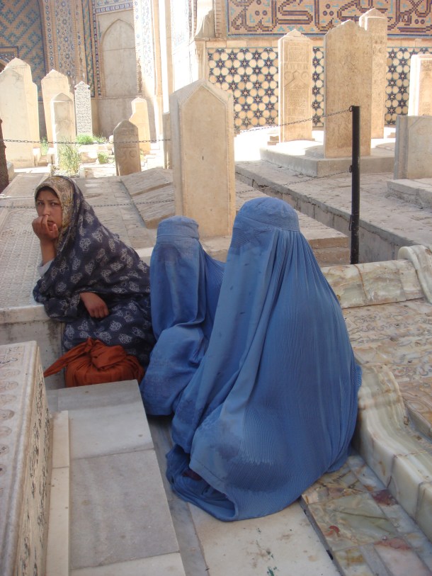 women praying at sufi shrine of Gazar Gah