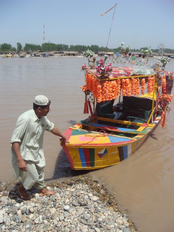 Pakistan river village