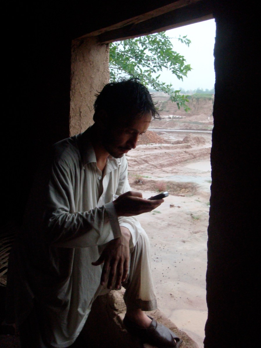 afghan-in-peshawar-refugee-camp