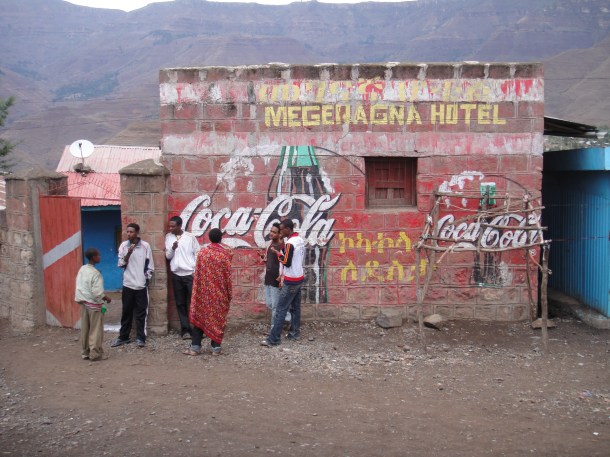 street scene arriving in Lalibela