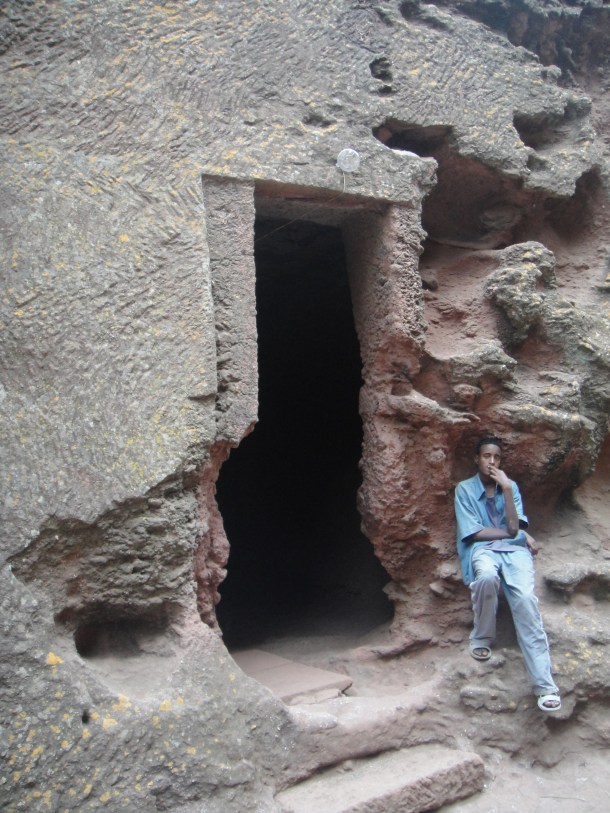 The entrance into the churchyard of Bet Giyorgis