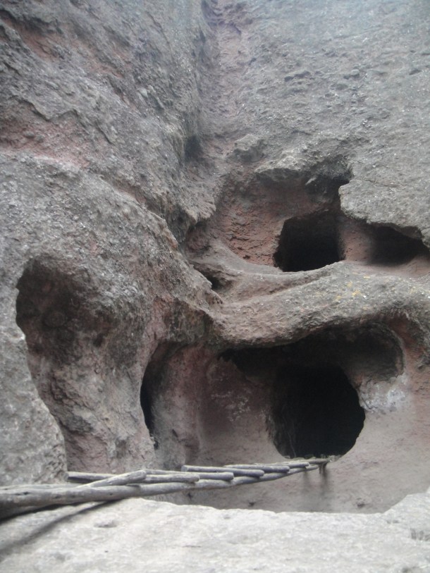Clefts and niches in Bet Giyorgis
