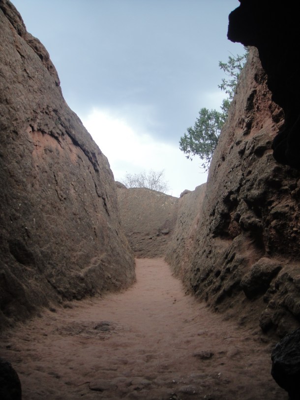 Passage down into Bet Giyorgis