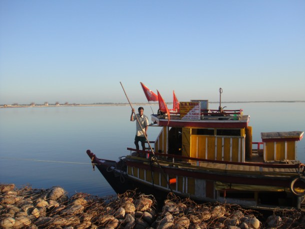 driving-in-assam driving in assam across the Bramaputra