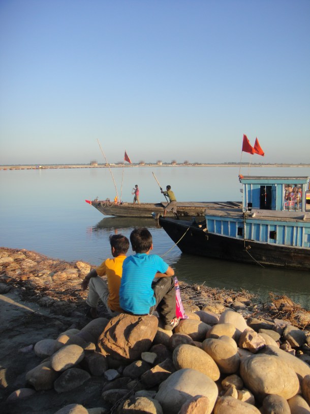 driving-in-assam driving in assam across the Bramaputra