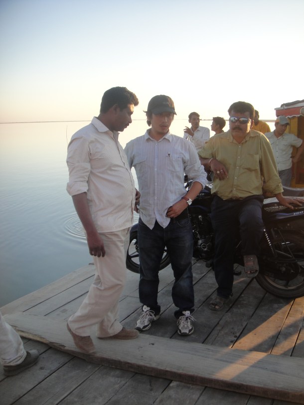 driving-in-assam driving in assam across the Bramaputra