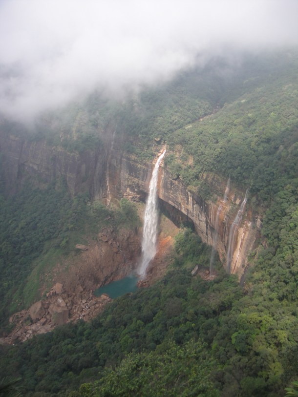 Nohsngithiang waterfall