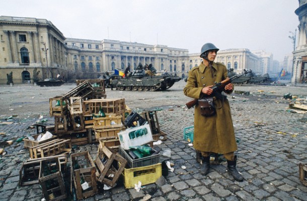 palace-square-1989-revolution