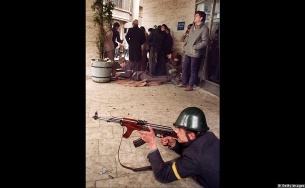 Romanian-soldier-shoots-at-pro-Ceaucescu-sniper-during-romanian-revolution