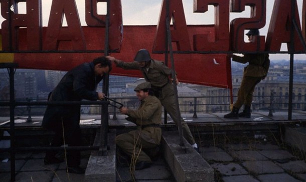 tearing-down-communist-logo-central-committee-building