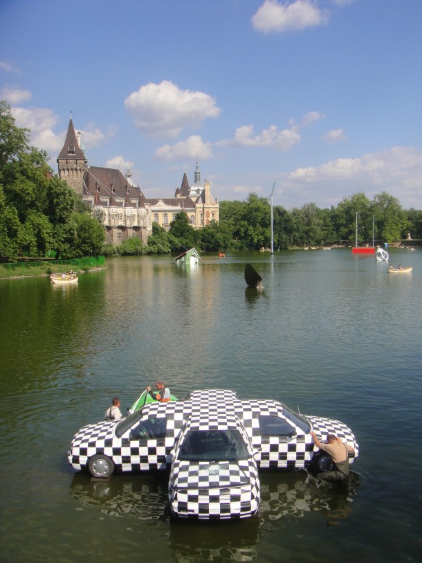 cars-in-water-budapest cars in water budapest