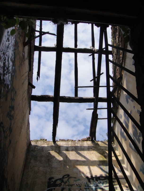 partisans home italy abandoned