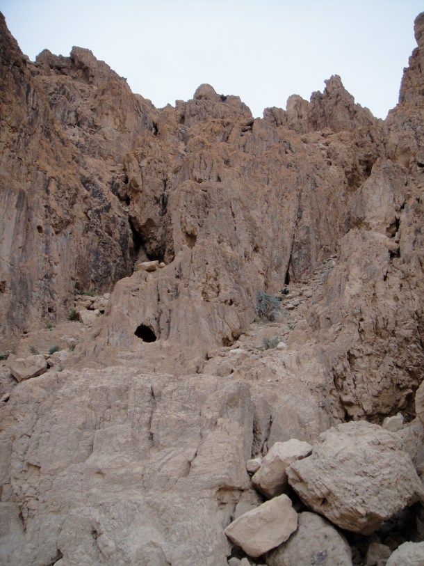 caves kumran