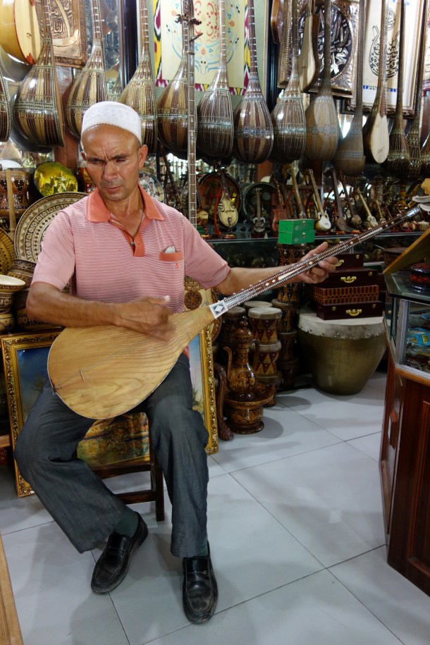 blind-dutar-player-kashgar