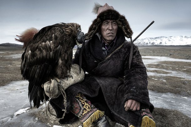 Mongolian-eagle-hunter-in-the-Altai-Mountains-of-western-Mongolia