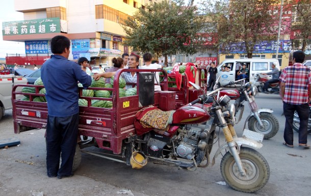 turpan-fruit-vendor