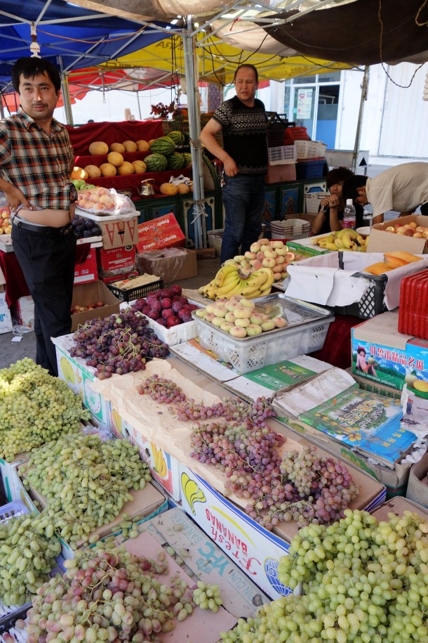 turpan-grape-seller