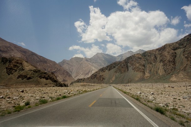 foothills-Kunlun-Mountains