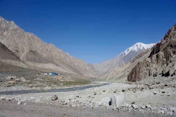 Gez-Ghez-River-canyon