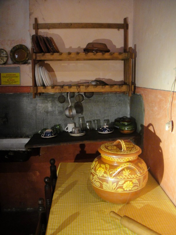 kitchen-leon-trotsky-home-mexico-city