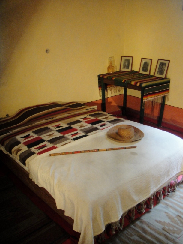 trotsky-bedroom-mexico-city-home
