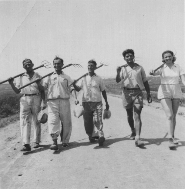 kibbutz-historical-agriculture-black-and-white