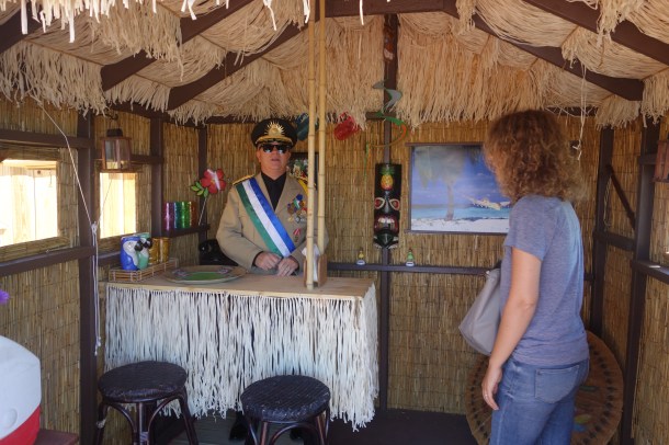 molossia-tiki-hut