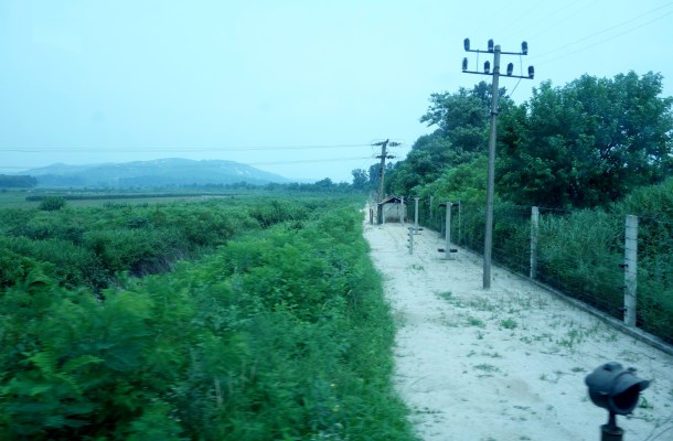 electric-fence-dmz